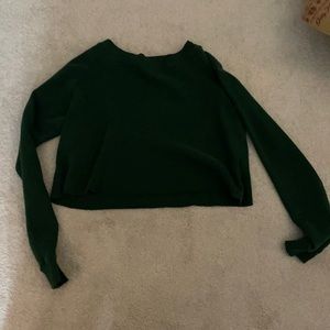 This is a cute long sleeve green cropped crewneck.